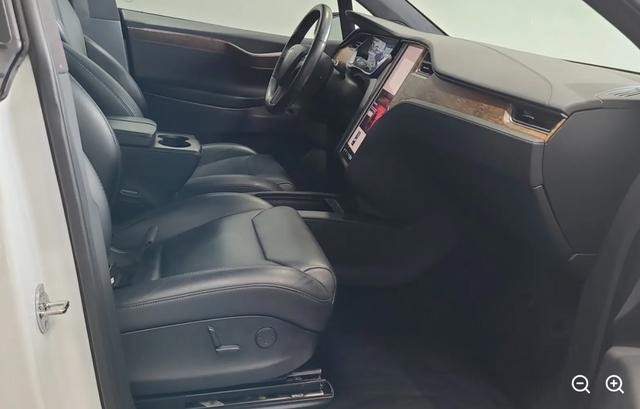 Tesla Model X Vehicle Full-screen Gallery Image 08