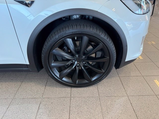 Tesla Model X Vehicle Full-screen Gallery Image 11