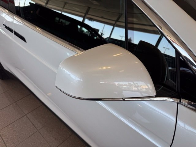 Tesla Model X Vehicle Full-screen Gallery Image 12