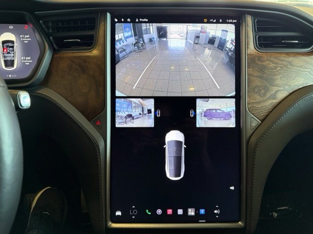 Tesla Model X Vehicle Full-screen Gallery Image 15