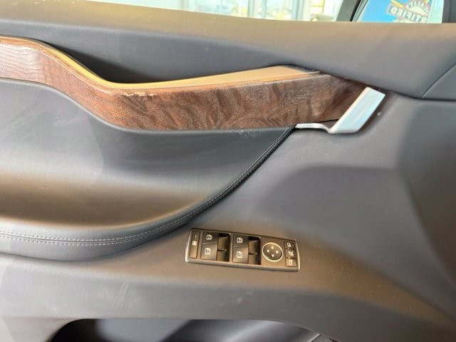 Tesla Model X Vehicle Full-screen Gallery Image 19