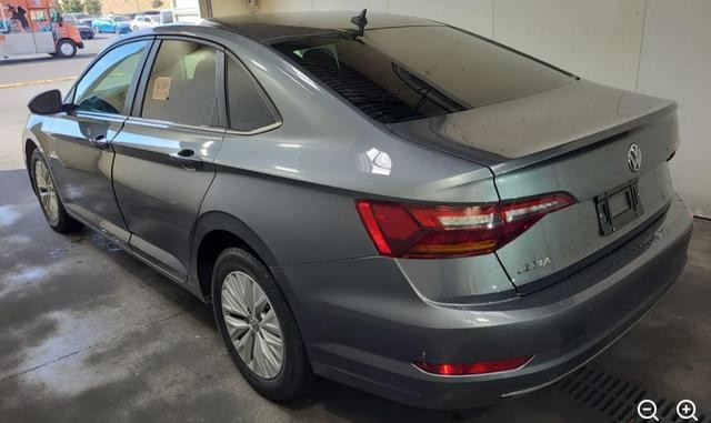 Volkswagen Jetta Vehicle Full-screen Gallery Image 02