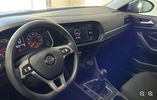 Volkswagen Jetta Vehicle Full-screen Gallery Image 04