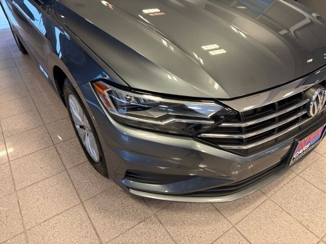 Volkswagen Jetta Vehicle Full-screen Gallery Image 09