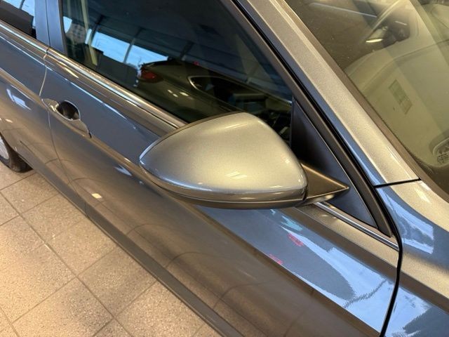 Volkswagen Jetta Vehicle Full-screen Gallery Image 12