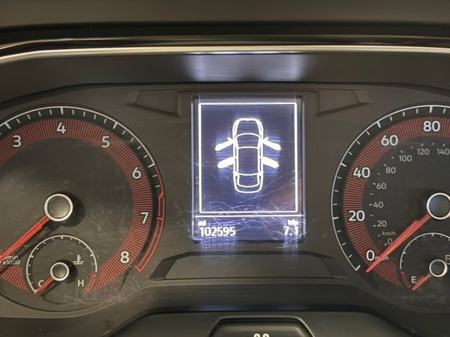 Volkswagen Jetta Vehicle Full-screen Gallery Image 13