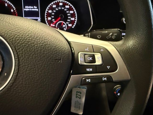Volkswagen Jetta Vehicle Full-screen Gallery Image 17