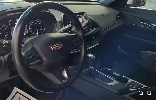 Cadillac CT4 Vehicle Full-screen Gallery Image 07