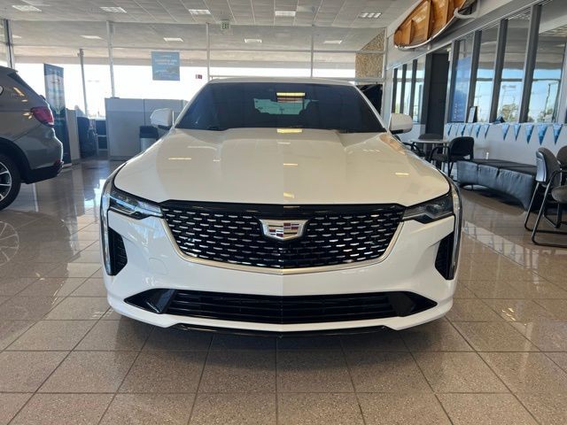 Cadillac CT4 Vehicle Full-screen Gallery Image 11