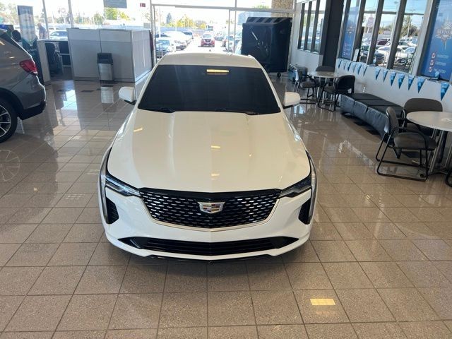 Cadillac CT4 Vehicle Full-screen Gallery Image 12