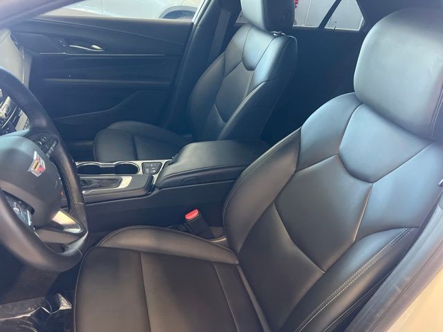Cadillac CT4 Vehicle Full-screen Gallery Image 13