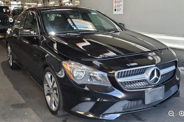 Mercedes-Benz CLA Vehicle Full-screen Gallery Image 02