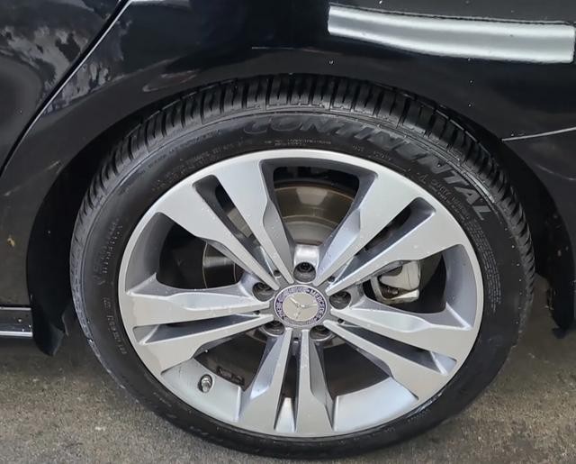Mercedes-Benz CLA Vehicle Full-screen Gallery Image 04