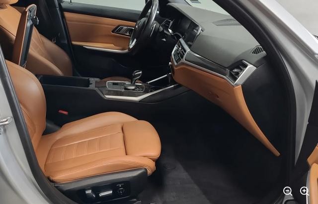 BMW 3 Series Vehicle Full-screen Gallery Image 07