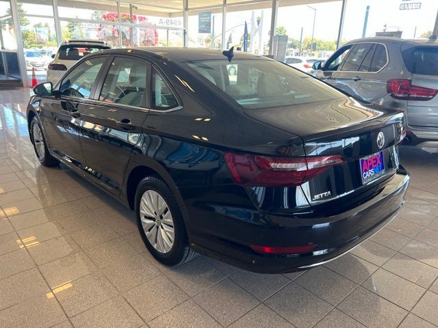 Volkswagen Jetta Vehicle Full-screen Gallery Image 13