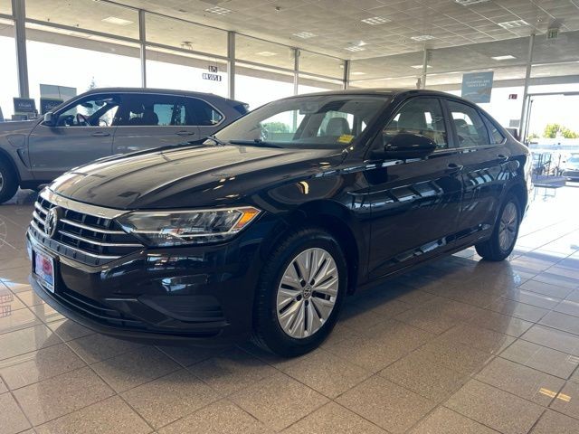 Volkswagen Jetta Vehicle Full-screen Gallery Image 16