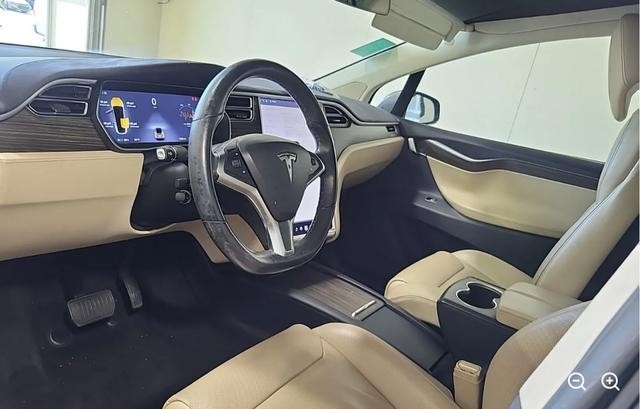 Tesla Model X Vehicle Full-screen Gallery Image 03