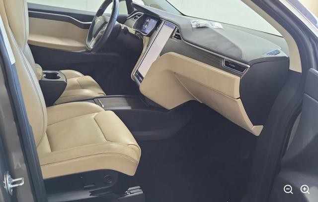 Tesla Model X Vehicle Full-screen Gallery Image 04