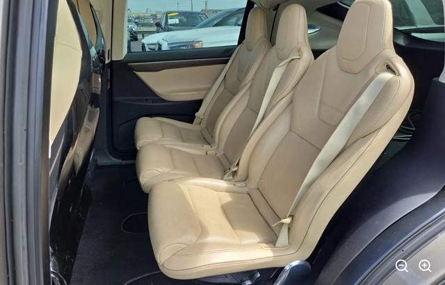 Tesla Model X Vehicle Full-screen Gallery Image 05