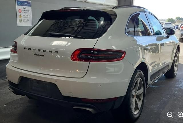 Porsche Macan Vehicle Full-screen Gallery Image 04
