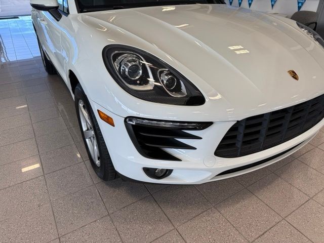 Porsche Macan Vehicle Full-screen Gallery Image 09