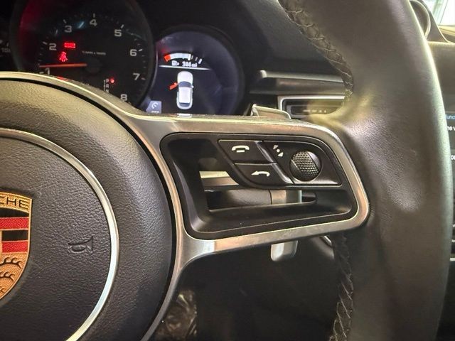 Porsche Macan Vehicle Full-screen Gallery Image 17