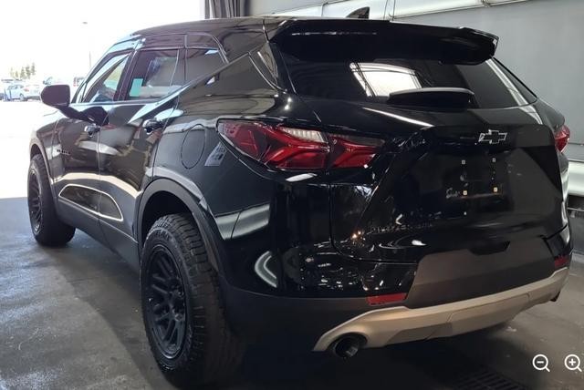 Chevrolet Blazer Vehicle Full-screen Gallery Image 02