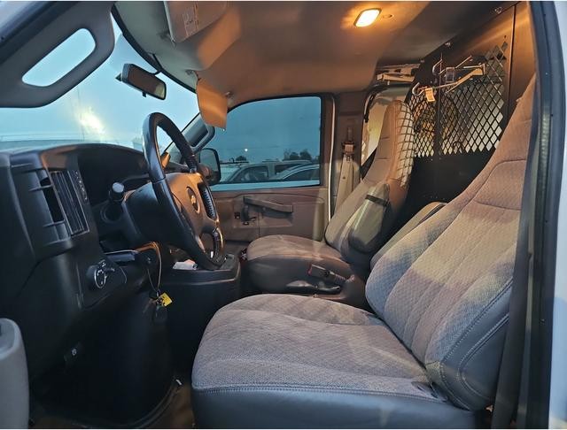 Chevrolet Express Cargo Van Vehicle Full-screen Gallery Image 03