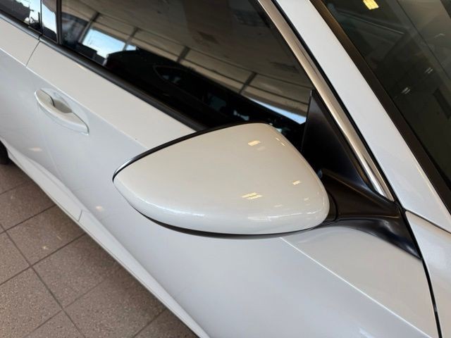 Honda Accord Sedan Vehicle Full-screen Gallery Image 11