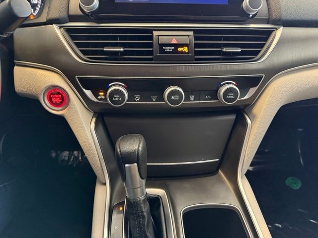 Honda Accord Sedan Vehicle Full-screen Gallery Image 15