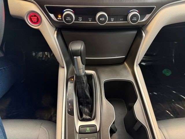 Honda Accord Sedan Vehicle Full-screen Gallery Image 16