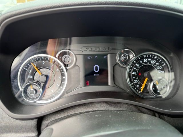 Ram 2500 Vehicle Full-screen Gallery Image 13