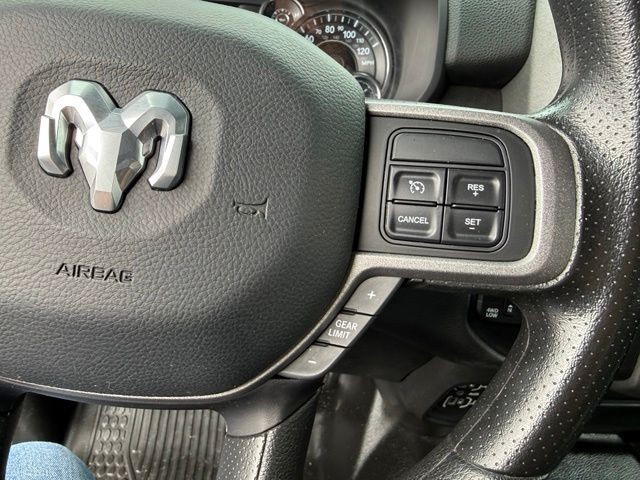 Ram 2500 Vehicle Full-screen Gallery Image 17