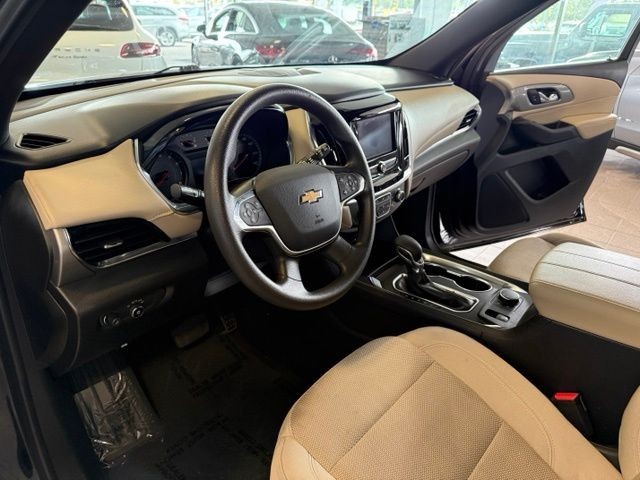 Chevrolet Traverse Vehicle Full-screen Gallery Image 02