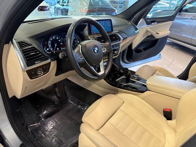 BMW X3 Vehicle Full-screen Gallery Image 02