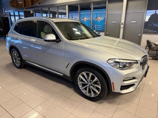 BMW X3 Vehicle Full-screen Gallery Image 03
