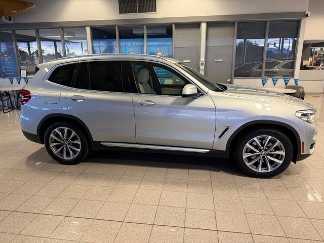 BMW X3 Vehicle Full-screen Gallery Image 04