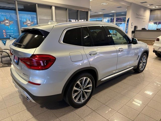 BMW X3 Vehicle Full-screen Gallery Image 05