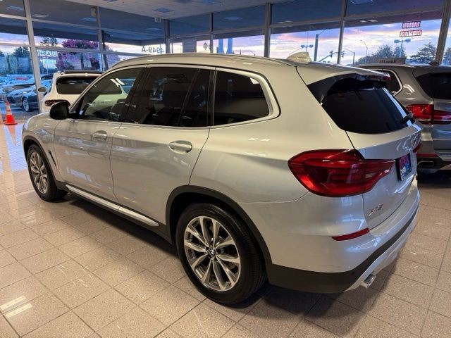 BMW X3 Vehicle Full-screen Gallery Image 07