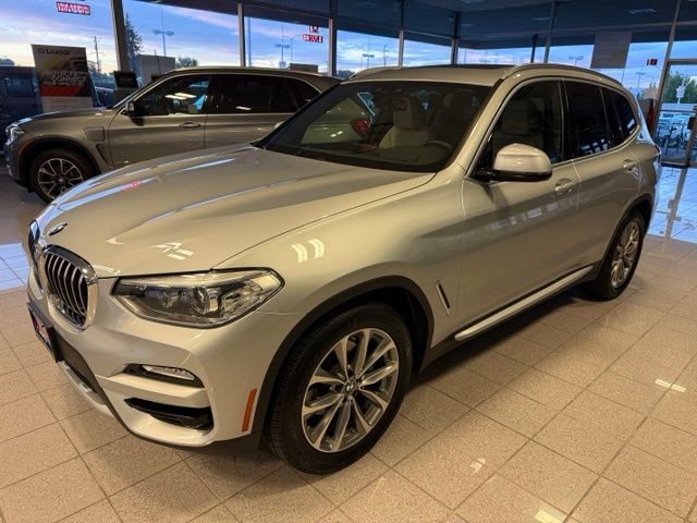 BMW X3 Vehicle Full-screen Gallery Image 08