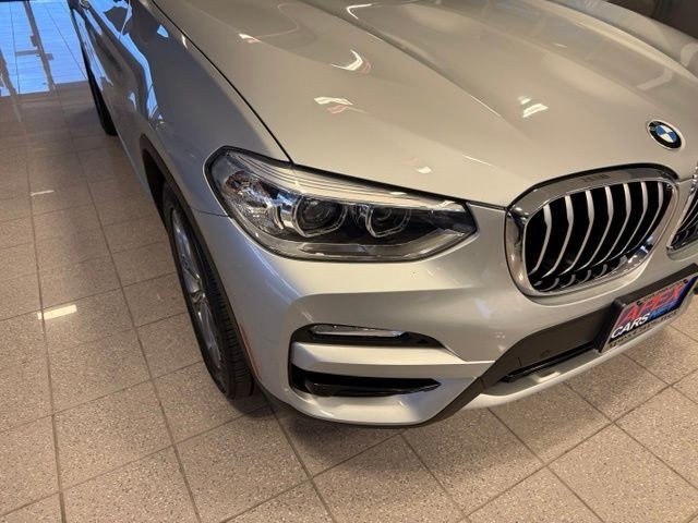 BMW X3 Vehicle Full-screen Gallery Image 10
