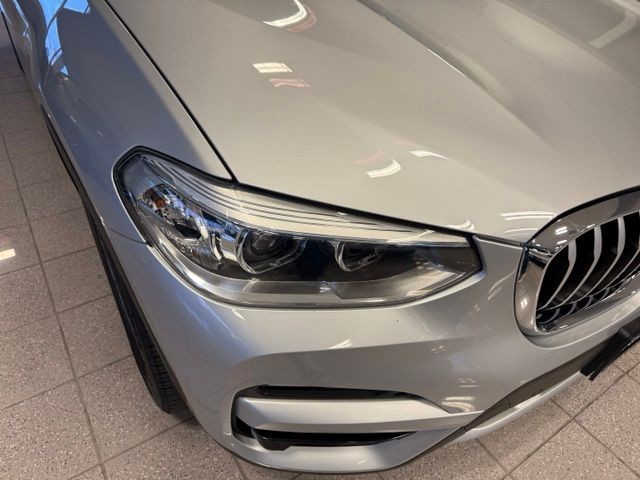 BMW X3 Vehicle Full-screen Gallery Image 11