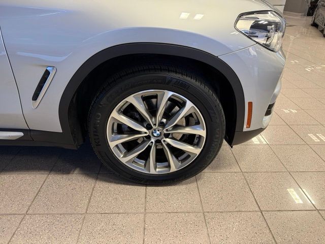 BMW X3 Vehicle Full-screen Gallery Image 12