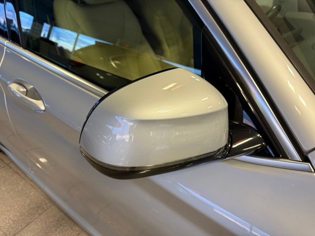 BMW X3 Vehicle Full-screen Gallery Image 13