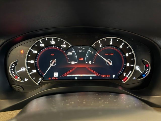 BMW X3 Vehicle Full-screen Gallery Image 15