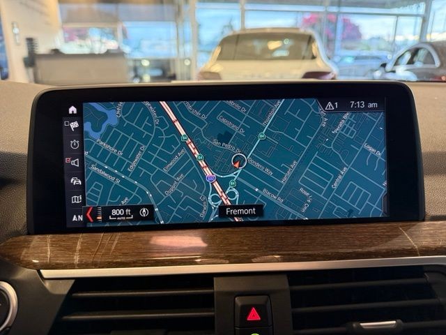 BMW X3 Vehicle Full-screen Gallery Image 17
