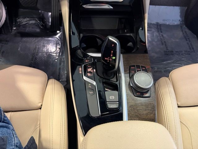BMW X3 Vehicle Full-screen Gallery Image 19