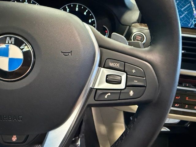 BMW X3 Vehicle Full-screen Gallery Image 20