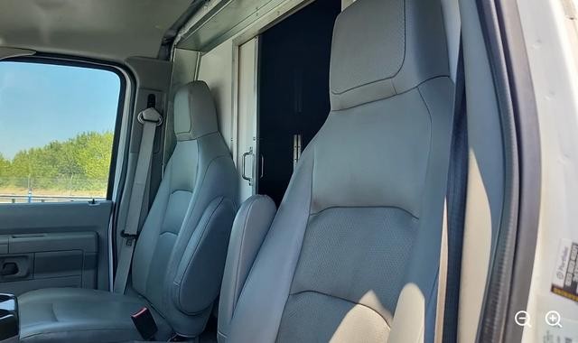 Ford E-Series Cutaway Vehicle Full-screen Gallery Image 05