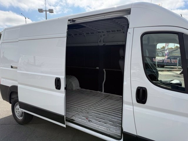 Ram ProMaster Cargo Van Vehicle Full-screen Gallery Image 20